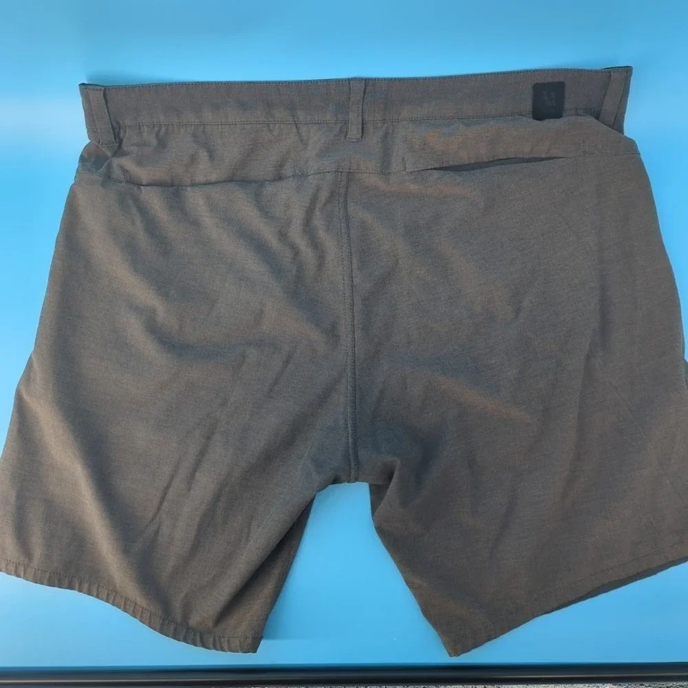 Vuori Shorts Mens 38 (Tagged 36) Gray Performance Stretch Chino Casual Golf V368